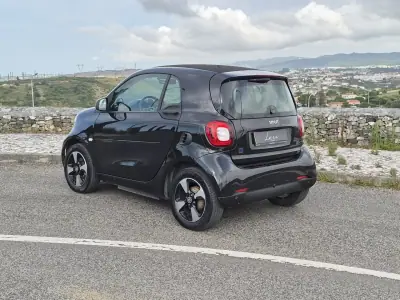 Smart ForTwo Coupé 2021 - 12250 EUR, 41986 km - AUTO.MOTO.pt - 41986km - foto 6 de 19