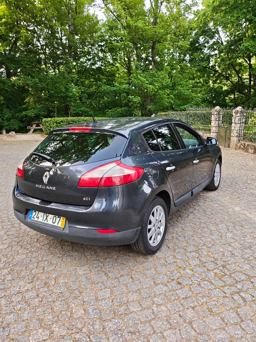 Renault Mégane 2010 - 4300 EUR, 246000 km - AUTO.MOTO.pt - 246000km - foto 4 de 9