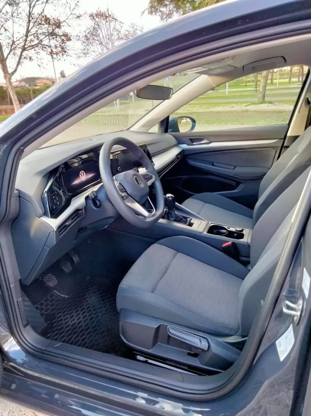 Volkswagen Golf 2021 - 19800 EUR, 44126 km - AUTO.MOTO.pt - 44126km - foto 8 de 13