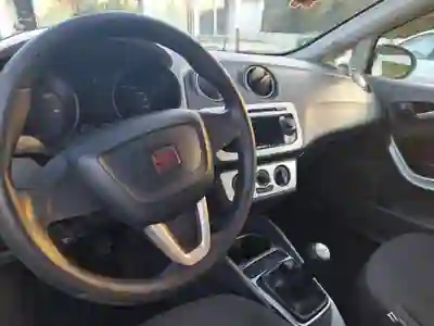 SEAT Ibiza 2011 - 5000 EUR, 102000 km - AUTO.MOTO.pt - 102000km - foto 4 de 6