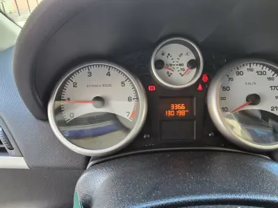 Peugeot 207 2008 - 3500 EUR, 130000 km - AUTO.MOTO.pt - 130000km - foto 12 de 17