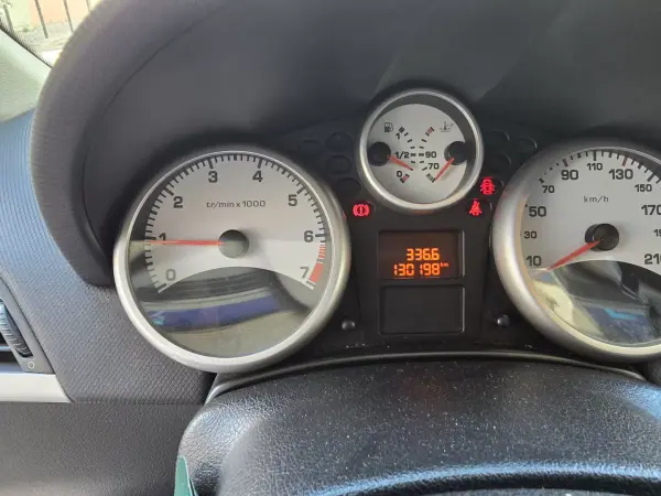 Peugeot 207 2008 - 3500 EUR, 130000 km - AUTO.MOTO.pt - 130000km - foto 12 de 17