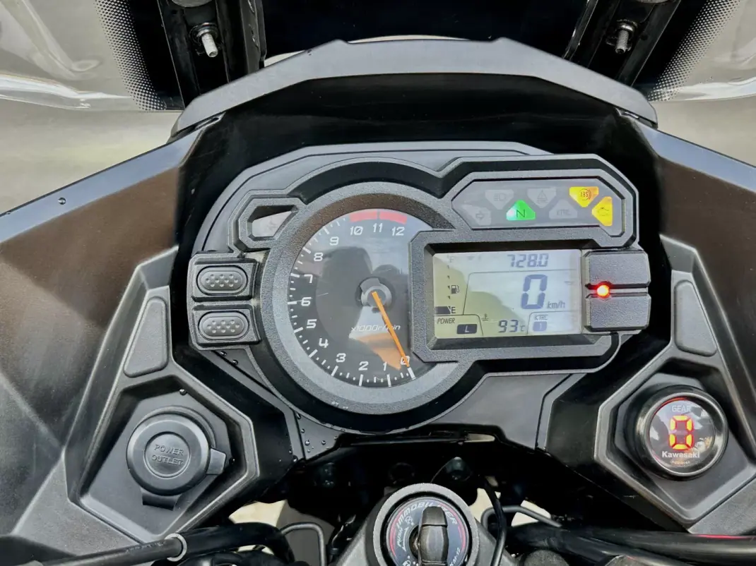 Kawasaki Versys 2015 - 8490 EUR, 79000 km - AUTO.MOTO.pt - 79000km - foto 10 de 22
