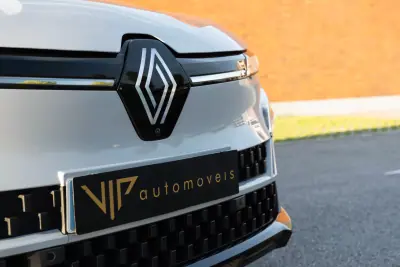Renault Mégane E-Tech 2023 — foto 4 de 29