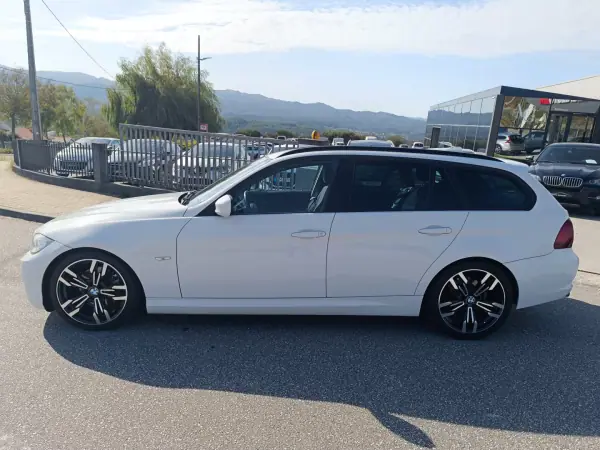 BMW 320 2011 - 12900 EUR, 206000 km - AUTO.MOTO.pt - 206000km - foto 13 de 37
