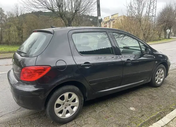 Peugeot 307 2006 - 3750 EUR, 278000 km - AUTO.MOTO.pt - 278000km - foto 4 de 9