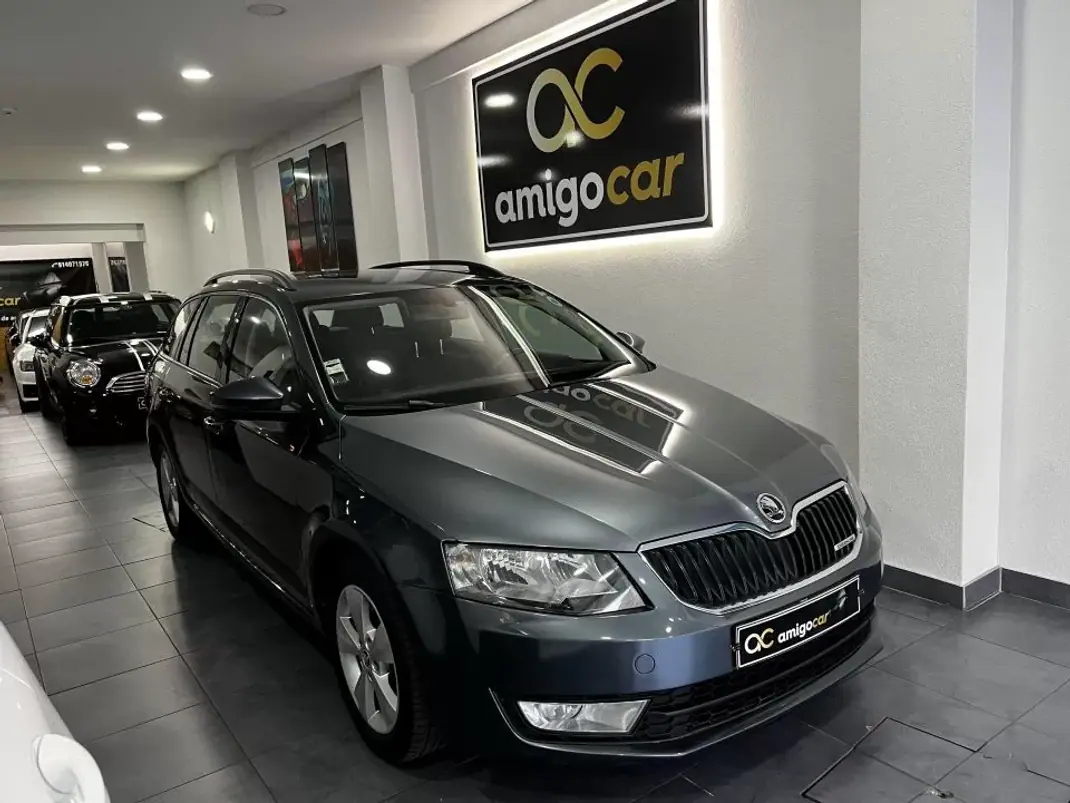 Skoda Octavia Break 2014 - 9950 EUR, 247387 km - AUTO.MOTO.pt - 247387km - foto 1 de 25