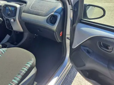 Citroën C1 2018 - 9500 EUR, 80000 km - AUTO.MOTO.pt - 80000km - foto 20 de 39