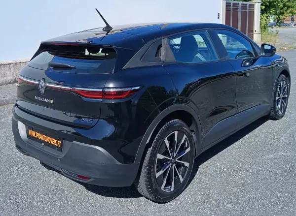 Renault Mégane E-Tech 2023 - 22990 EUR, 76500 km - AUTO.MOTO.pt - 76500km - foto 6 de 19