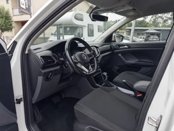 Volkswagen T-Cross 2019 - 17990 EUR, 105000 km - AUTO.MOTO.pt - 105000km - foto 16 de 39