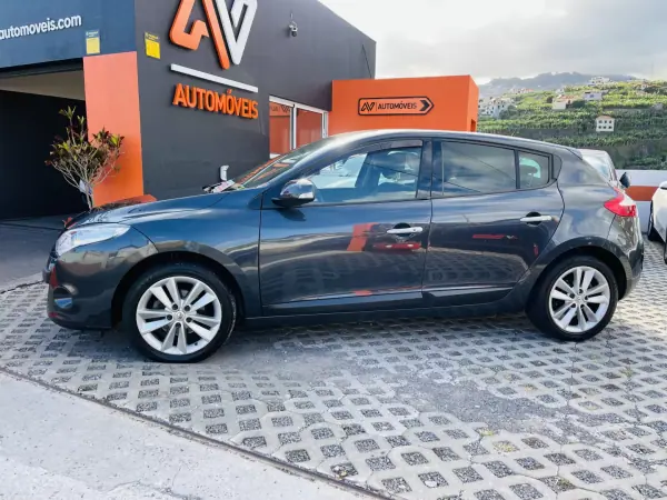 Renault Mégane 2009 - 6950 EUR, 213846 km - AUTO.MOTO.pt - 213846km - foto 4 de 12