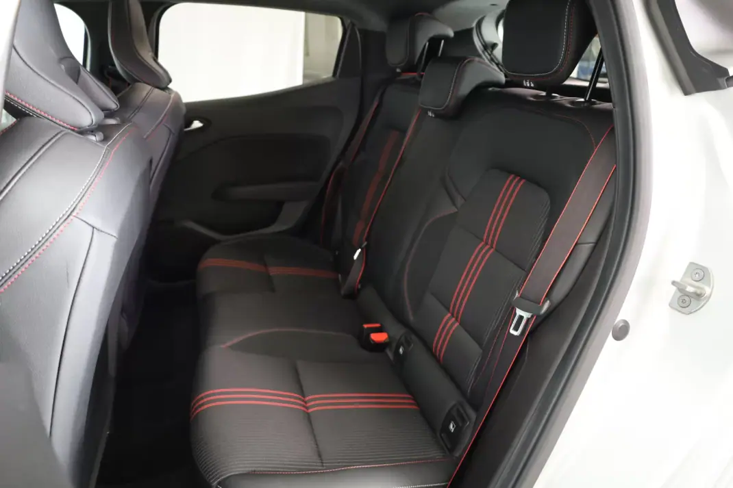 Renault Clio 2023 - 15950 EUR, 52147 km - AUTO.MOTO.pt - 52147km - foto 28 de 45