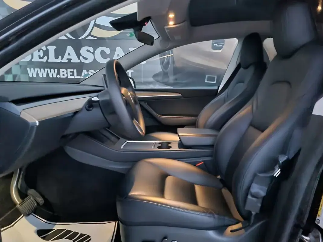 Tesla Model Y 2023 - 31500 EUR, 65000 km - AUTO.MOTO.pt - 65000km - foto 6 de 10