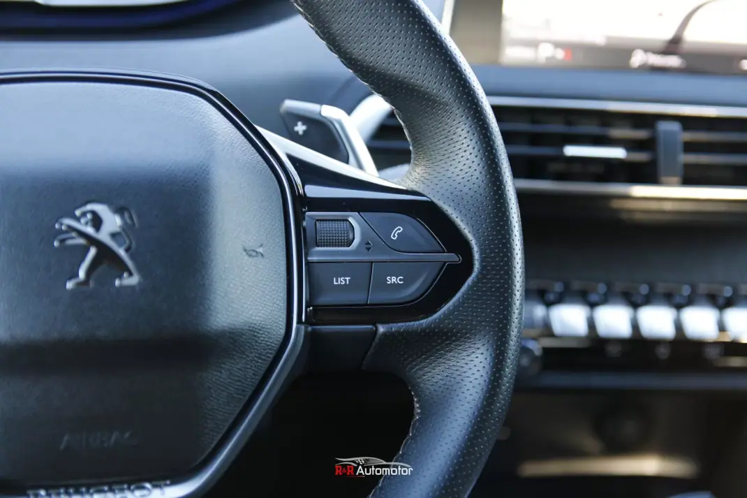 Peugeot 3008 2017 - 21500 EUR, 110000 km - AUTO.MOTO.pt - 110000km - foto 28 de 34