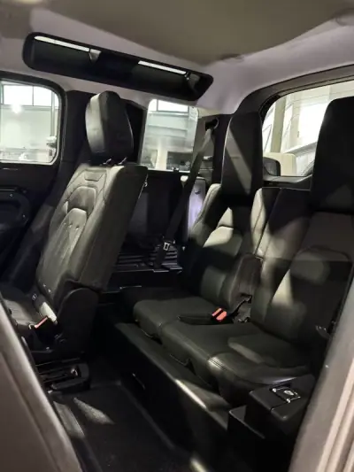Land Rover Defender 2020 - 89900 EUR, 121000 km - 121000km - foto 46 de 60
