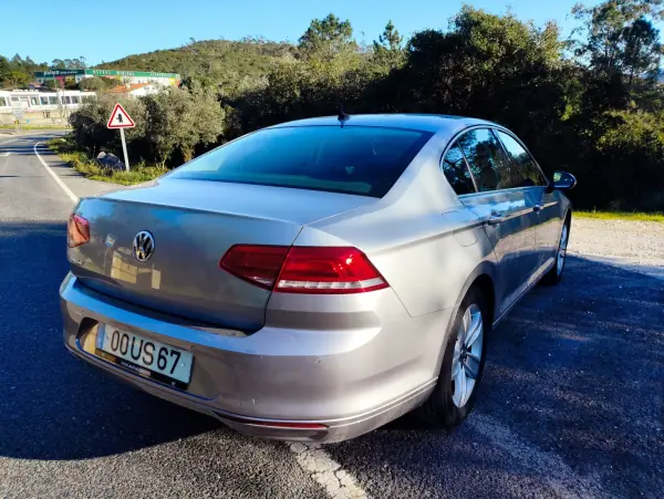 Volkswagen Passat 2018 - 17250 EUR, 120700 km - AUTO.MOTO.pt - 120700km - foto 7 de 13
