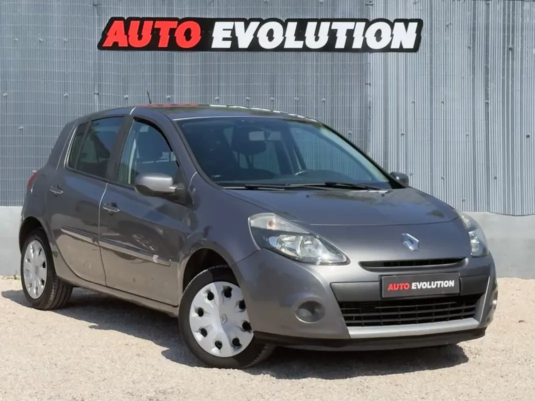 Renault Clio 2011 - 6450 EUR, 160000 km - AUTO.MOTO.pt - 160000km - foto 1 de 13