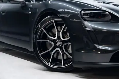 Porsche Taycan 2024 - 84950 EUR, 8000 km - AUTO.MOTO.pt - 8000km - foto 4 de 58