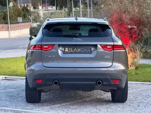 Jaguar F-Pace 2016 - 30999 EUR, 144450 km - AUTO.MOTO.pt - 144450km - foto 8 de 33