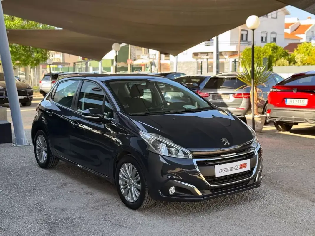 Peugeot 208 2019 - 11900 EUR, 151021 km - AUTO.MOTO.pt - 151021km - foto 5 de 21