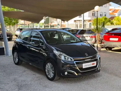 Peugeot 208 2019 - 11900 EUR, 151021 km - AUTO.MOTO.pt - 151021km - foto 5 de 21