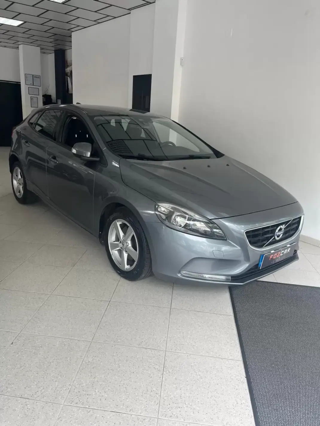 Volvo V40 2016 - 12750 EUR, 126641 km - 126641km - foto 2 de 11