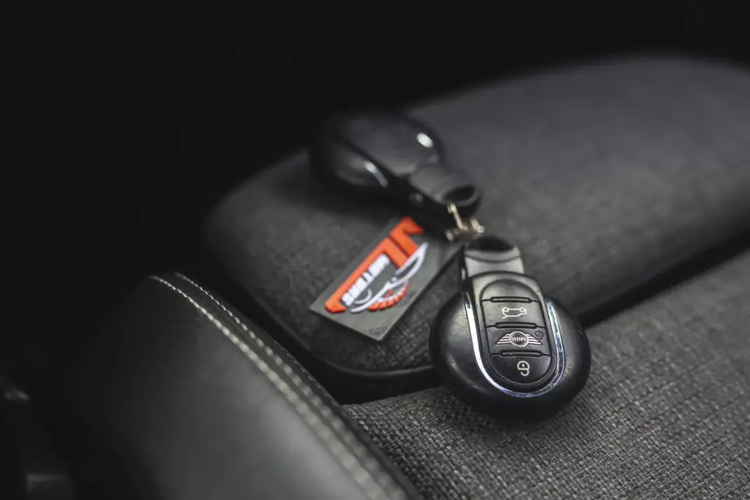 MINI Cooper 2015 - 14500 EUR, 211994 km - AUTO.MOTO.pt - 211994km - foto 23 de 31