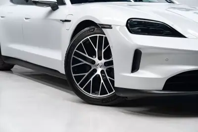 Porsche Taycan Sport Turismo 2025 — foto 4 de 59