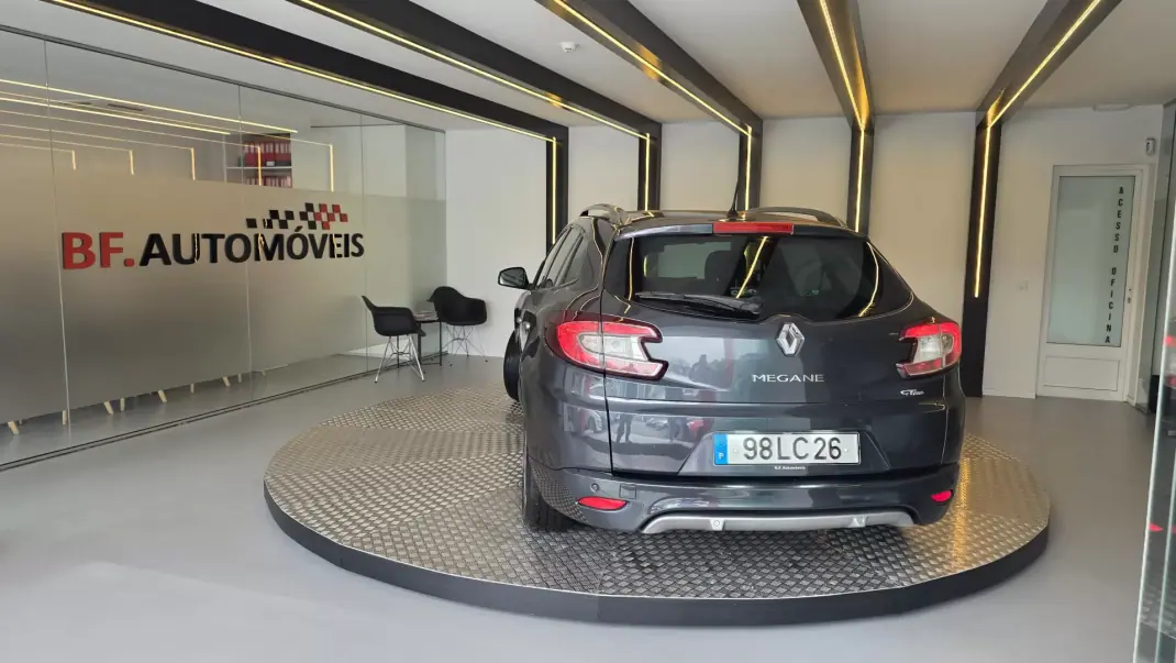 Renault Mégane Sport Tourer 2010 - 6900 EUR, 266834 km - AUTO.MOTO.pt - 266834km - foto 15 de 45
