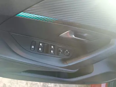 Peugeot 2008 2021 - 18990 EUR, 186919 km - AUTO.MOTO.pt - 186919km - foto 27 de 37