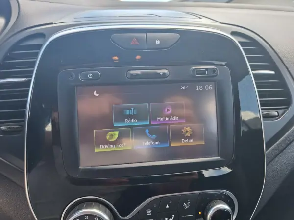 Renault Captur 2018 - 13500 EUR, 113500 km - AUTO.MOTO.pt - 113500km - foto 23 de 29
