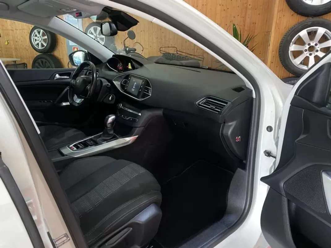 Peugeot 308 2016 - 14200 EUR, 132000 km - AUTO.MOTO.pt - 132000km - foto 23 de 23