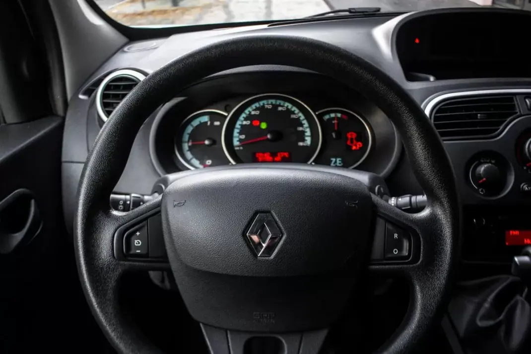 Renault Kangoo E-Tech 2020 - 9990 EUR, 57785 km - AUTO.MOTO.pt - 57785km - foto 13 de 28