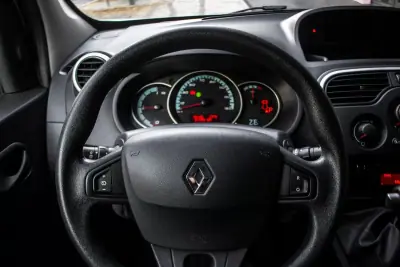 Renault Kangoo E-Tech 2020 - 9990 EUR, 57785 km - AUTO.MOTO.pt - 57785km - foto 13 de 28