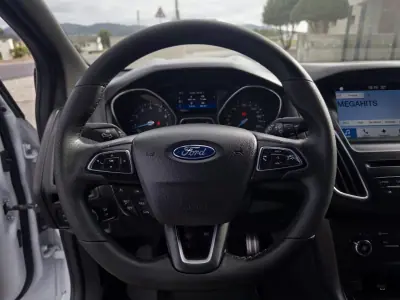 Ford Focus 2017 - 12990 EUR, 79000 km - AUTO.MOTO.pt - 79000km - foto 15 de 16