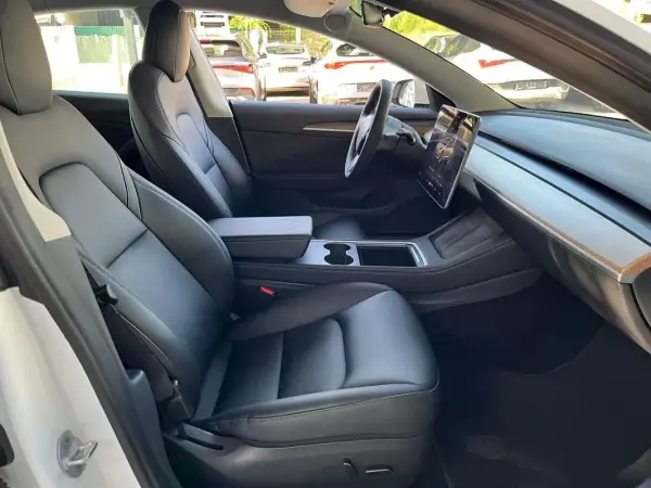 Tesla Model 3 2022 - 28990 EUR, 56000 km - AUTO.MOTO.pt - 56000km - foto 8 de 14