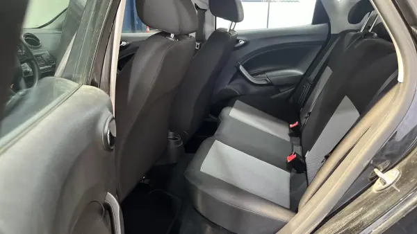 SEAT Ibiza 2018 - 7950 EUR, 199999 km - AUTO.MOTO.pt - 199999km - foto 10 de 15