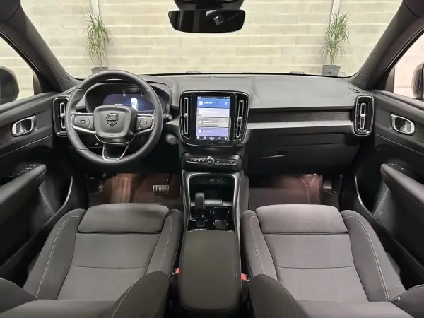 Volvo XC 40 2023 - 29950 EUR, 49881 km - AUTO.MOTO.pt - 49881km - foto 12 de 48