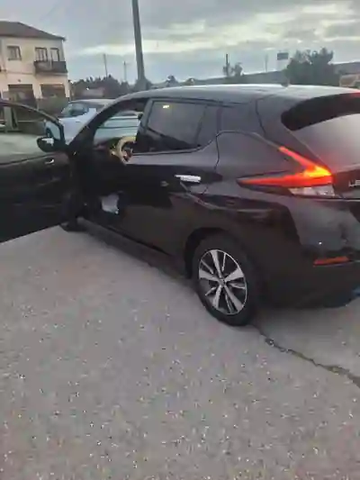 Nissan Leaf 2021 - 18000 EUR, 23400 km - AUTO.MOTO.pt - 23400km - foto 7 de 11