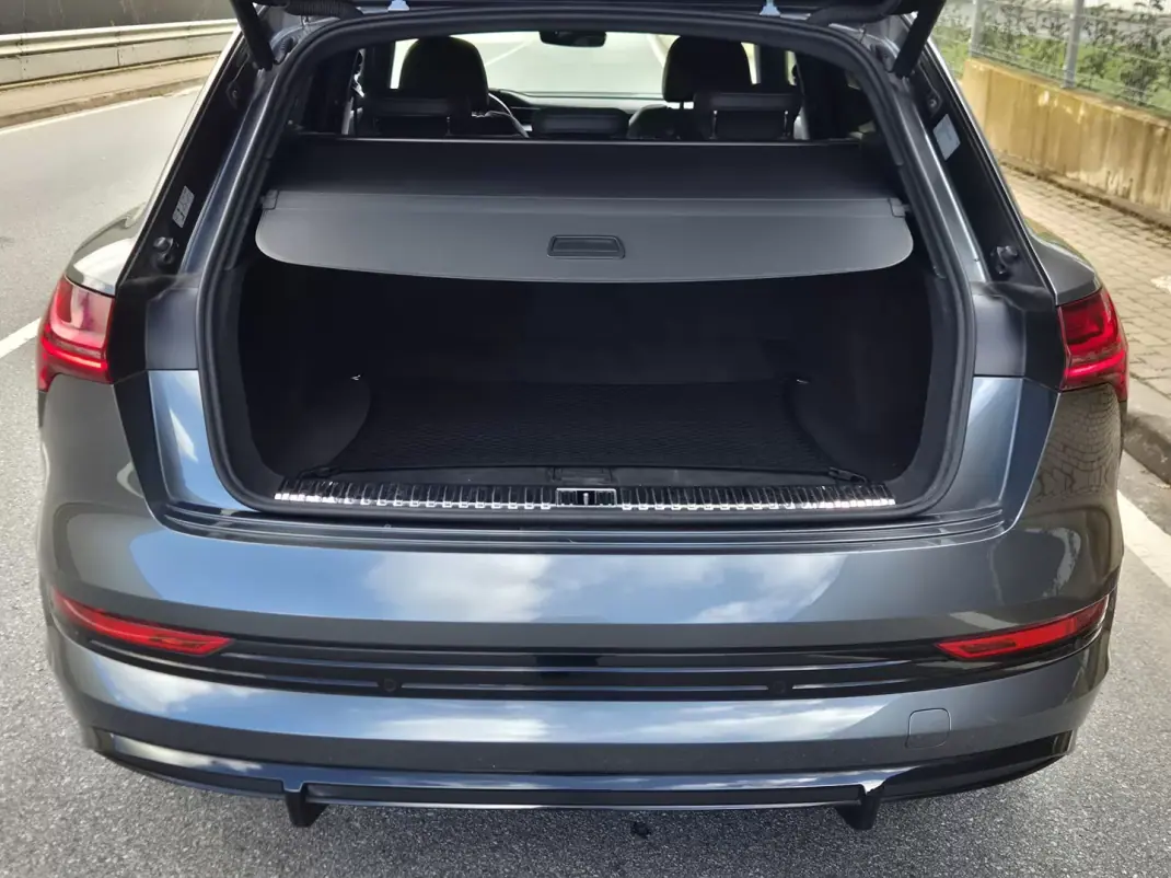 Audi e-tron 2020 - 29000 EUR, 133000 km - AUTO.MOTO.pt - 133000km - foto 15 de 23