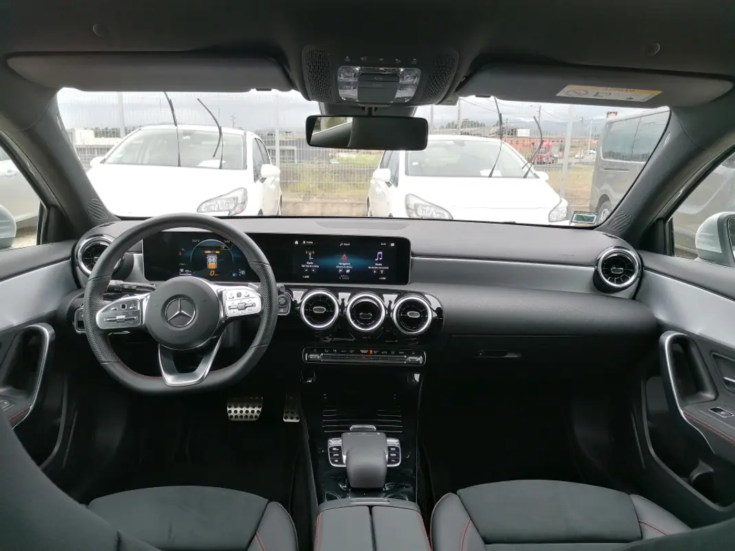 Mercedes-Benz A 180 2019 - 23950 EUR, 114000 km - AUTO.MOTO.pt - 114000km - foto 7 de 12