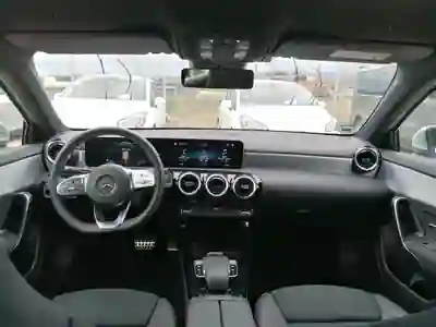 Mercedes-Benz A 180 2019 - 23950 EUR, 114000 km - AUTO.MOTO.pt - 114000km - foto 7 de 12