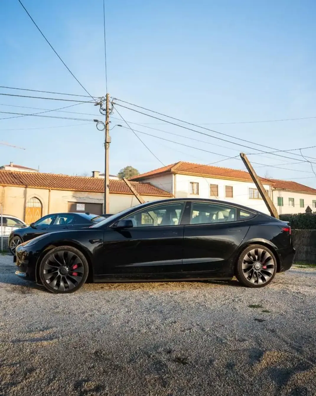 Tesla Model 3 2021 - 30399 EUR, 114000 km - AUTO.MOTO.pt - 114000km - foto 1 de 11