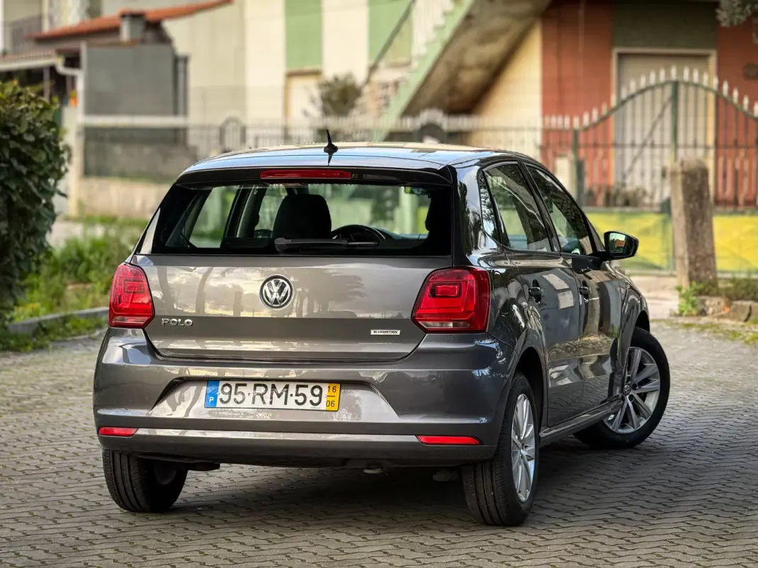 Volkswagen Polo 2016 - 9590 EUR, 130000 km - AUTO.MOTO.pt - 130000km - foto 2 de 12