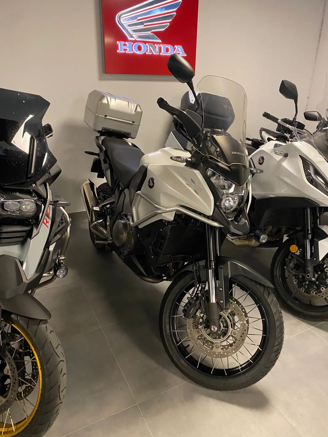 Honda VFR 1200X 2014 - 11500 EUR, 9700 km - foto 1 de 13