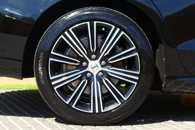 Volvo V60 2020 - 23750 EUR, 138000 km - AUTO.MOTO.pt - 138000km - foto 7 de 16