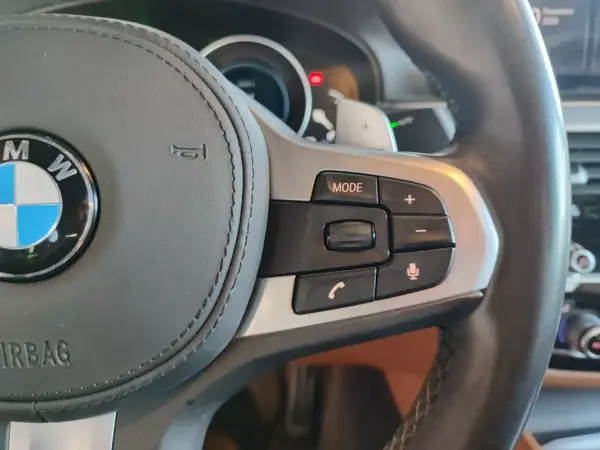 BMW 530e 2019 - 31500 EUR, 46900 km - AUTO.MOTO.pt - 46900km - foto 29 de 39