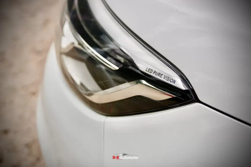 Renault Captur 2019 - 14800 EUR, 98000 km - AUTO.MOTO.pt - 98000km - foto 6 de 27