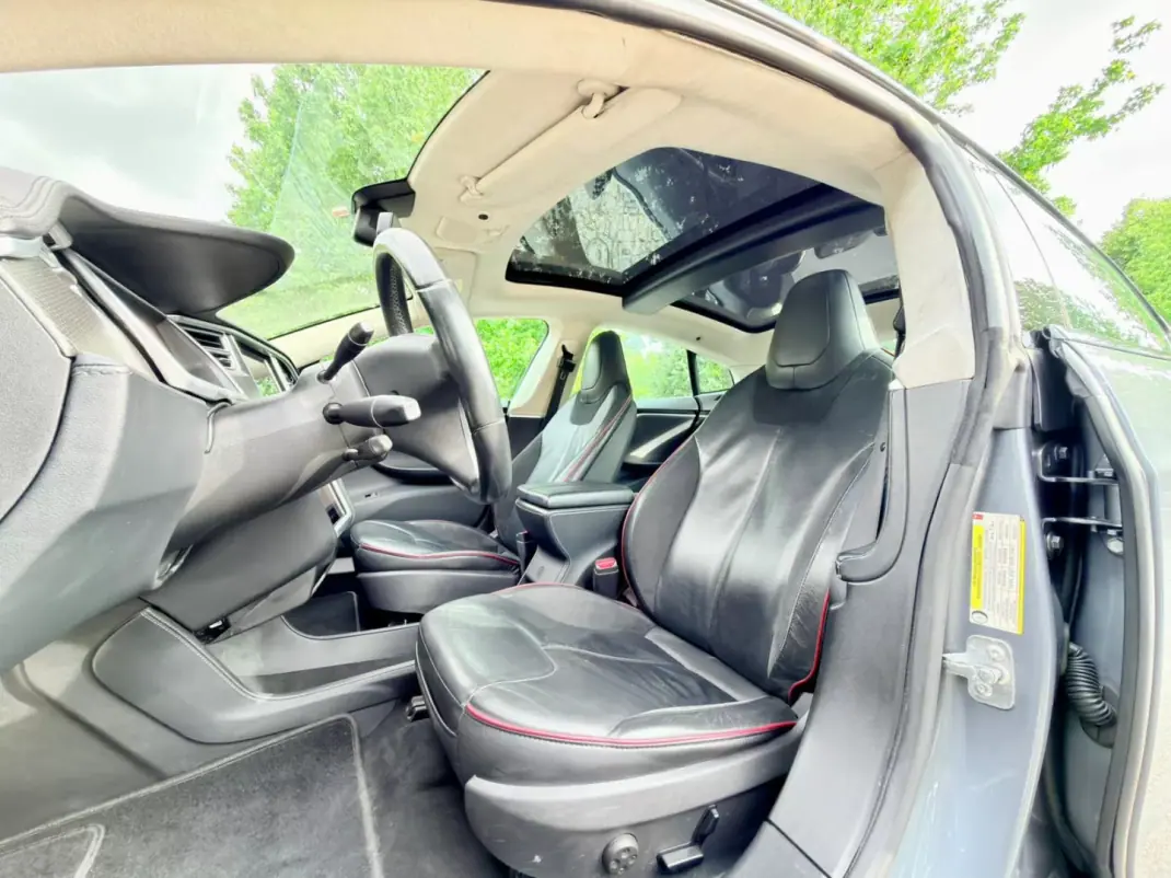 Tesla Model S 2013 - 15500 EUR, 306000 km - AUTO.MOTO.pt - 306000km - foto 21 de 24