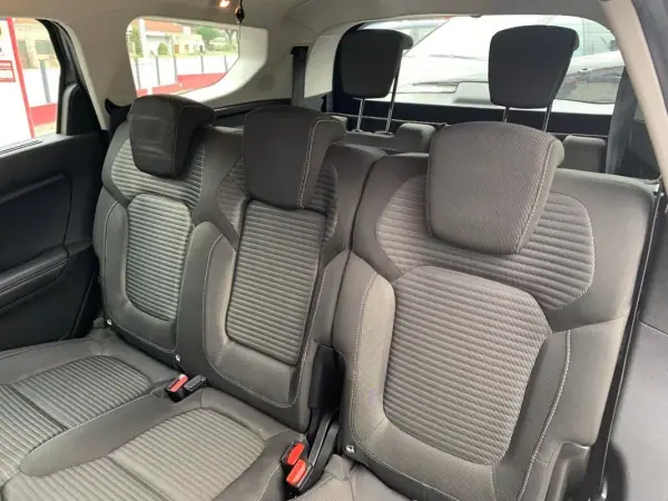 Renault Grand Scénic 2017 - 14900 EUR, 171000 km - AUTO.MOTO.pt - 171000km - foto 10 de 14